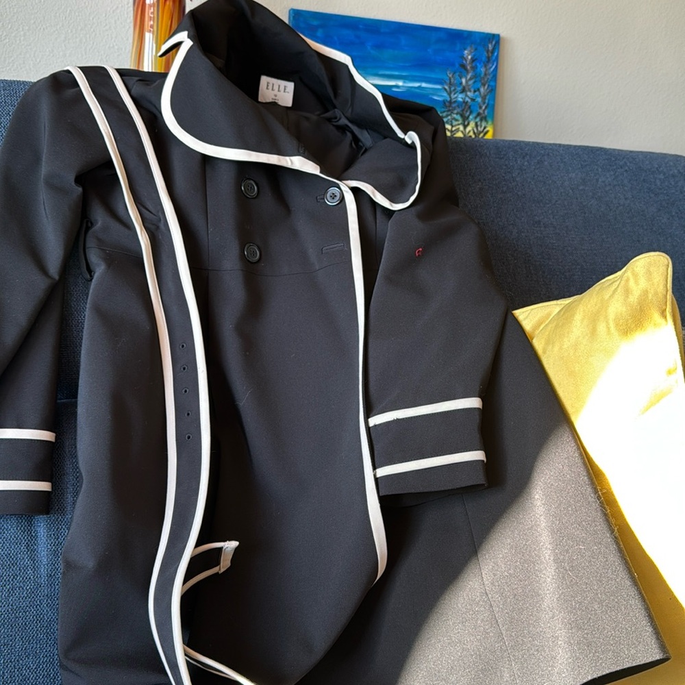 Elle - black dress trench coat